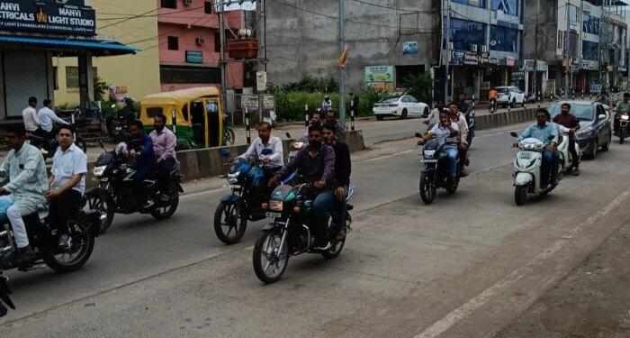 भोपाल में सीलिंग के विरोध में सड़कों पर उतरे व्यापारी, कोलार तिराहे से गोल जोड़ तक पसरा सन्नाटा, लोग परेशान