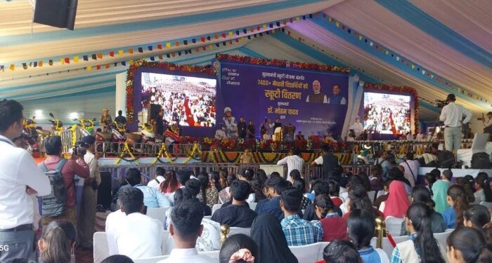 एमपी में 7,400 मेधावी छात्रों को मिली स्कूटी, CM मोहन यादव बोले- सिर्फ नौकरी नहीं, अब स्टार्टअप का सपना देख रहे बच्चे
