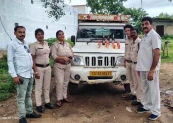 ’पिकअप से अवैध शराब बेच रहे आरोपी को आबकारी विभाग ने किया गिरफ्तार’
