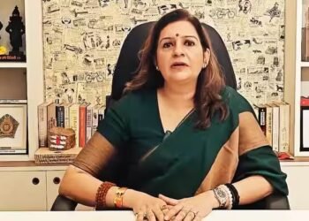 ‘अपने काम से काम रखो’, पीएम मोदी से सपरिवार मुलाकात पर मिली नसीहत तो प्रियंका चतुर्वेदी ने घुमाकर दिया