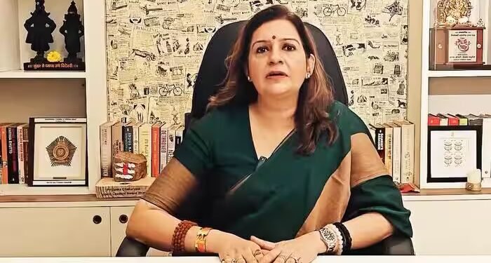 ‘अपने काम से काम रखो’, पीएम मोदी से सपरिवार मुलाकात पर मिली नसीहत तो प्रियंका चतुर्वेदी ने घुमाकर दिया