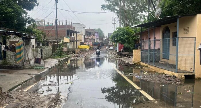 भोपाल में दो साल बाद भी नाला अधूरा, बारिश में डूबे घर तो तत्कालीन ईई सस्पेंड; 9 इंजीनियरों के बदले जोन