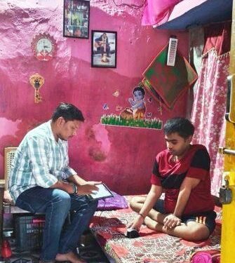 सीएम हेल्पलाइन का संवेदनशील प्रयास : दिव्यांग सौरभ को घर बैठे मिली राहत, आधार में अपडेट हुआ मोबाइल नंबर