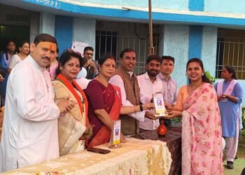 रेड ड्रॉप फ्रेंड्स क्लब ने किया शिक्षकों का सम्मान