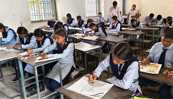 बच्चों के रंगों में साकार हुआ ‘मेरे सपनों का भारत’