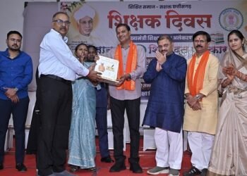 उत्कृष्ट कार्य करने वाले शिक्षकों का किया गया सम्मान