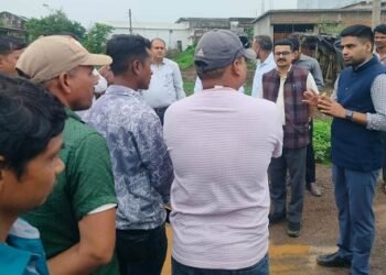 कलेक्टर ने रवेली-तोरणकट्टा एवं तोरणकट्टा-ठाकुरटोला मार्ग का किया निरीक्षण