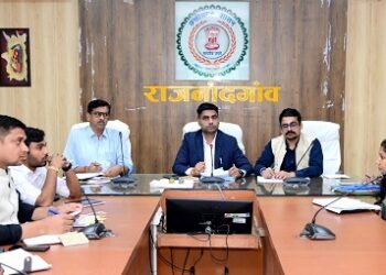 कलेक्टर ने साप्ताहिक समय-सीमा बैठक में विभागीय कार्यों की समीक्षा की