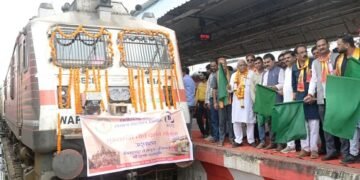 मथुरा-वृंदावन के लिए 800 वरिष्ठ यात्रियों का जत्था रवाना