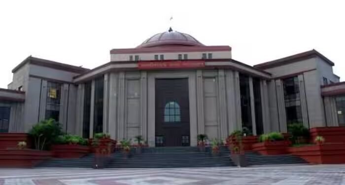 ‘अनुसूचित जाति आयोग का काम आपराधिक अपराध तय करना नहीं’, असिस्टेंट प्रोफेसर के खिलाफ दिए आदेश को हाईकोर्ट ने किया रद्द