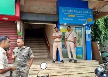 जमशेदपुर में गोलमुरी के केनरा बैंक में दिनदहाड़े बड़ी लूट, हथियारबंद बदमाश लाखों रुपये और जेवरात लेकर फरार
