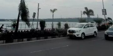 रायपुर गणेश विसर्जन झांकी, होटल का छज्जा गिरा:एंबुलेंस फंसी, DJ की तेज आवाज पर नाचते रहे लोग, नाग लोक-नरक में सजा की थीम