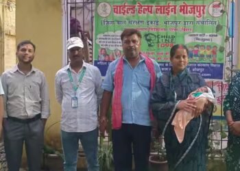 आरा में नवजात बेटी को ट्रेन में छोड़ भाग गई मां, कलियुग में यात्री बने बच्ची के लिए ‘देवदूत’