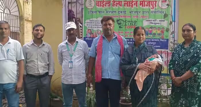 आरा में नवजात बेटी को ट्रेन में छोड़ भाग गई मां, कलियुग में यात्री बने बच्ची के लिए ‘देवदूत’