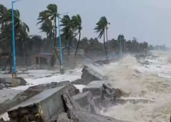 चक्रवात अर्नब तबाही लेकर पहुंचा ओडिशा, हाईवे, स्कूल, ट्रेनें सब बंद, लैंडस्लाइड और बाढ़ से डूबे इलाके, रेड अलर्ट