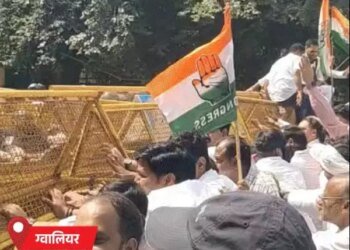 इंदौर में धक्का-मुक्की, ग्वालियर में बैरिकेड्स तोड़े; ज्ञानेश कुमार का पुतला फूंका