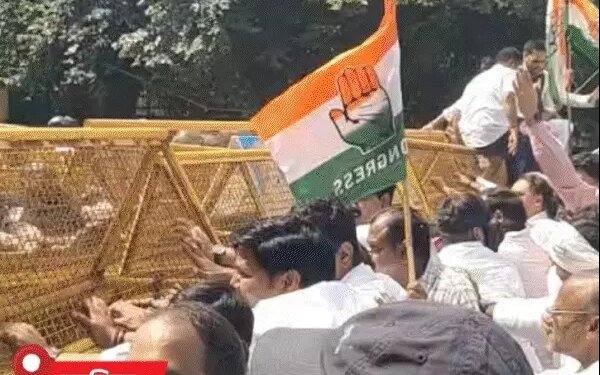 इंदौर में धक्का-मुक्की, ग्वालियर में बैरिकेड्स तोड़े; ज्ञानेश कुमार का पुतला फूंका