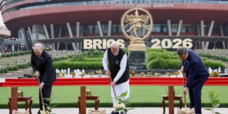 PM मोदी, पुतिन और जिनपिंग के हाथों में पहुंचा गुरनाम सिंह का फावड़ा, पीतल के हत्थे वाला यह औजार कैसे पहुंचा दिल्ली