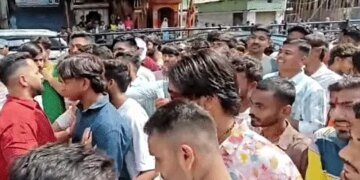 घर में प्रार्थना सभा, हिंदू संगठन-भीम आर्मी भिड़े:धमतरी में 7 घंटे प्रदर्शन, भीम आर्मी बोली- चर्च जाने परमिशन की जरूरत नहीं