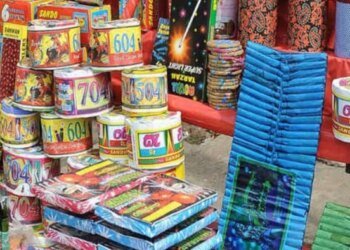भोपाल में पटाखा दुकानों की शिफ्टिंग कोर्ट के आदेश पर अटकी, पटाखा कारोबारियों ने SDM के सामने रखा अपना पक्ष