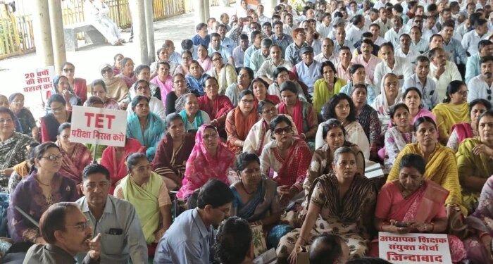 ‘जब तक सरकार टीईटी की अनिवार्यता को समाप्त नहीं करेगी, आंदोलन जारी रहेगा’, भोपाल के नीलम पार्क में शिक्षकों का हल्ला बोल
