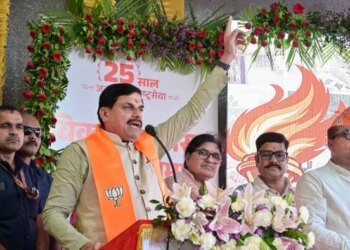 ‘संघर्ष से संकल्प तक की स्वर्णिम यात्रा’, CM मोहन यादव ने पीएम मोदी के 25 वर्षों के सेवाकाल को किया नमन