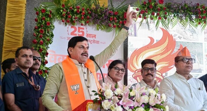‘संघर्ष से संकल्प तक की स्वर्णिम यात्रा’, CM मोहन यादव ने पीएम मोदी के 25 वर्षों के सेवाकाल को किया नमन