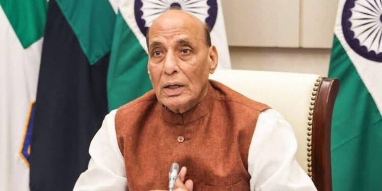 ‘देश में अराजकता फैलाना चाहती है कांग्रेस, आंदोलन की आड़ में तख्तापलट की कोशिश’, राजनाथ सिंह का राहुल गांधी पर बड़ा अटैक