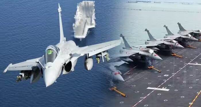 अमेरिकी हथियारों से लैस भारतीय नौसेना ने क्यों ठुकराया F/A-18 सुपर हॉर्नेट? राफेल-M क्यों है गेमचेंजर
