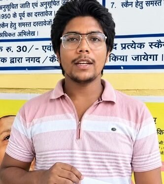 हॉकी स्टार ने घर पहुंचते ही मां को पहना दिया गोल्ड मेडल, लिखा- ‘हर जीत के पीछे परिवार का प्यार और आशीर्वाद है’