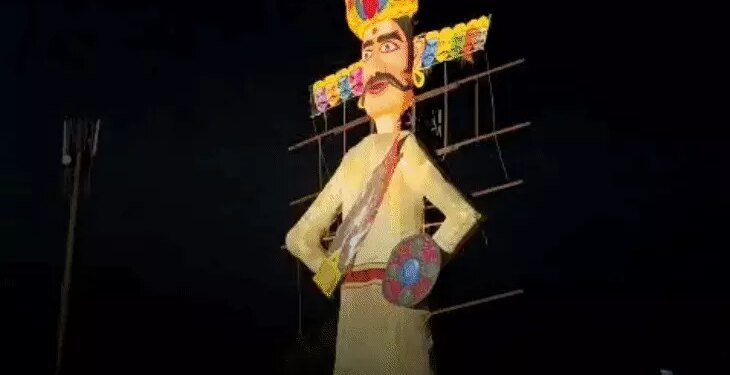 दिल्ली में रावण के साथ कॉकरोच का पुतला जलेगा:इंदौर में 111, कोटा में 105 फीट ऊंचा रावण; 200 साल से भी पुरानी है परंपरा