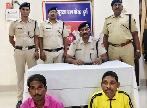 रेल-संपत्ति चोरी के 5 साल पुराने मामलों में 2 गिरफ्तार:दुर्ग RPF ने वारंट पर गांव पहुंचकर पकड़ा
