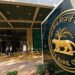 बैंकों के खिलाफ बढ़ती जा रही हैं ग्राहकों की शिकायतें, RBI का सख्त निर्देश, सुधारें अपना सिस्टम