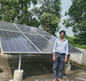 छत पर सौर संयंत्र से बिजली खर्च में राहत की राह पर दादूराम गुप्ता