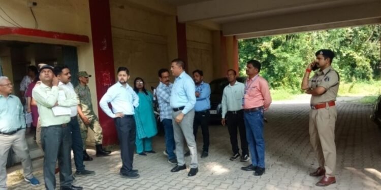 कलेक्टर ने लिया निगम चुनाव की तैयारियों का जायजा