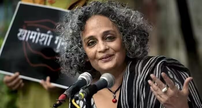 ‘आज्ञाकारी पत्नी नहीं, गैंगस्टर बनना चुनूंगी’, अरुंधति रॉय का Exclusive इंटरव्यू