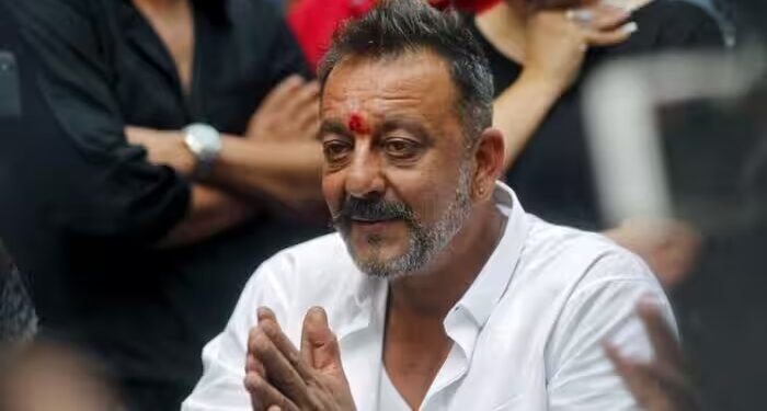 ‘सर, यहां बीड़ी मिलेगी?’, संजय दत्त का जेल अधिकारी से सवाल, बोले- मेरे पिता के सामने मुझे हथकड़ी पहनाई गई थी