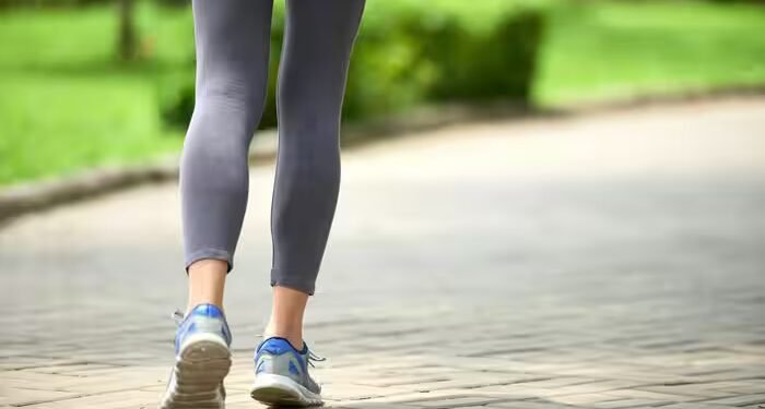सैर करने पर हल्का-हल्का दर्द करने लगे हैं घुटने? मतलब रोजाना की वॉक से हो रहा है नुकसान