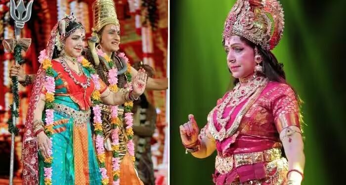 77 साल की हेमा मालिनी ने मां दुर्गा बनकर नवरात्रि में किया परफॉर्म, नृत्य के जरिए दिखाया देवी का रौद्र रूप