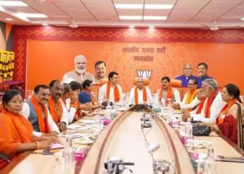 बिप्लब देश के सामने ही बीजेपी की ‘खटपट’ आई सामने, सबके दर्द आए बाहर तो प्रभारी ने कहा- गुटबाजी बर्दाश्त नहीं की जाएगी