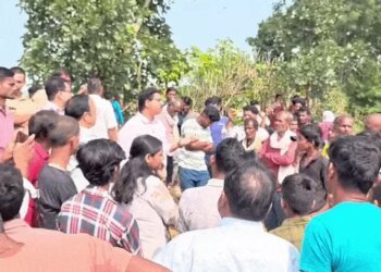 रीवा के सरई कला-रोझौही में टाटा न्यूक्लियर प्लांट का विरोध:ग्रामीणों के साथ बैठक रही बेनतीजा , सरपंच के नाम जारी फर्जी NOC की जांच पर अड़े लोग
