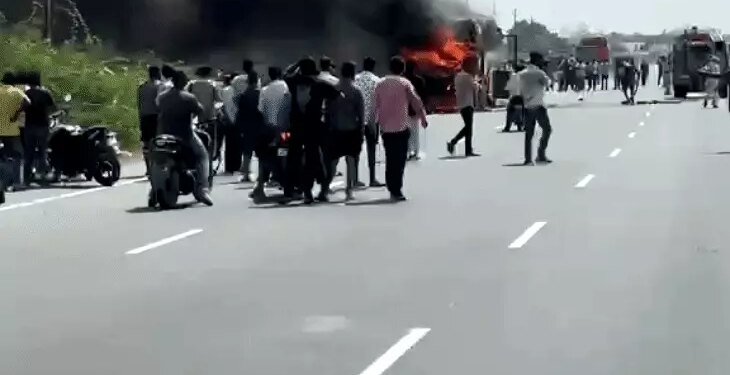 मुख्यमंत्री सुगम परिवहन सेवा की बस में भीषण आग:उज्जैन में बस जलकर खाक, फायर ब्रिगेड की टीम बुझाने का कर रही प्रयास