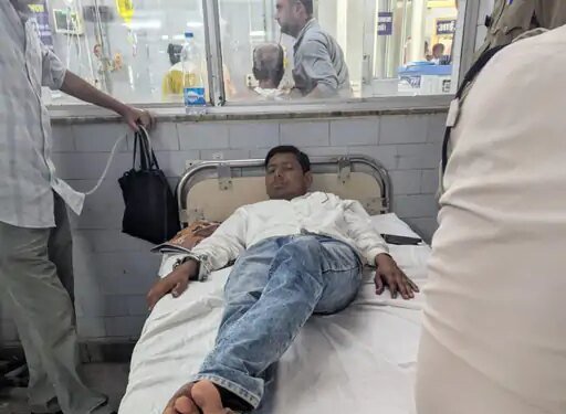 जेल में 7 दिन अनशन के बाद अमित भटनागर भर्ती:प्रशासन ने गंभीर स्थिति बताते हुए रीवा भेजा; ग्रामीण बोले-आंदोलन को दबाने का हथकंडा