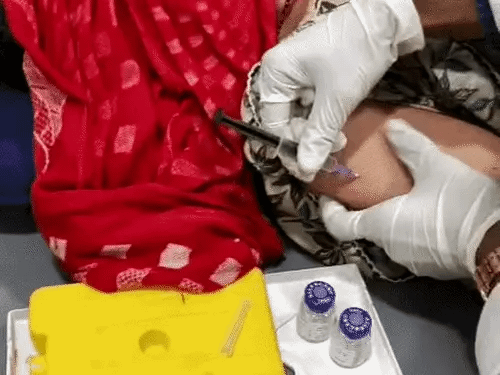 लाखों का बोटोक्स ट्रीटमेंट इंदौर के एमवाय में मुफ्त:लकवे के बाद जकड़े हाथ-पैरों में लौट रही हरकत, डॉक्टर बोले- इंटरनेट के झांसे में न आएं