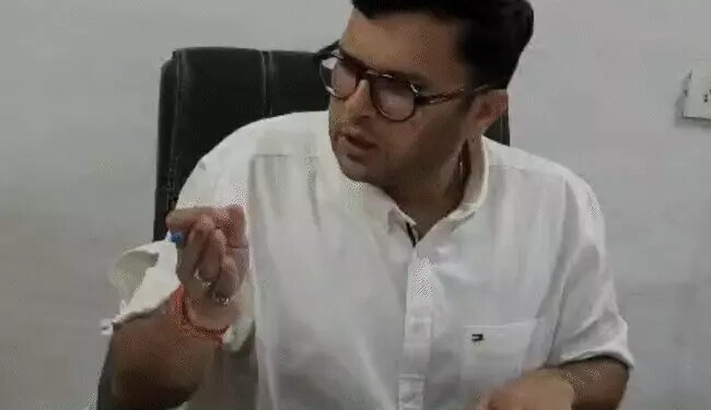 लव-प्रपोजल ठुकराया तो छात्रा पर एसिड अटैक करवाया:चेहरा-आंख झुलसे; कोचिंग में साथ पढ़ते थे, हमले से पहले दोस्त की शादी कराई