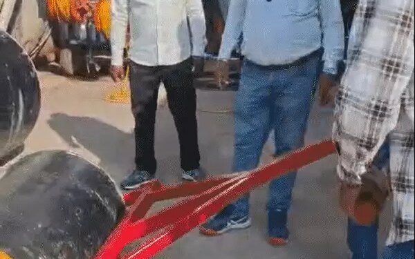 इंदौर में पहली बार आए साइंटिफिक रोलर:भारत-वेस्टइंडीज मैच की पिच इंग्लैंड की रिसर्च के आधार पर हो रही तैयार
