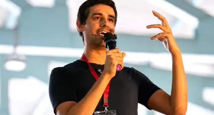 ध्रुव राठी सुबह-सुबह डिटेन, सिविल ड्रेस में यूट्यूबर के घर गुरुग्राम पहुंचे दिल्ली पुलिस के 50 जवान