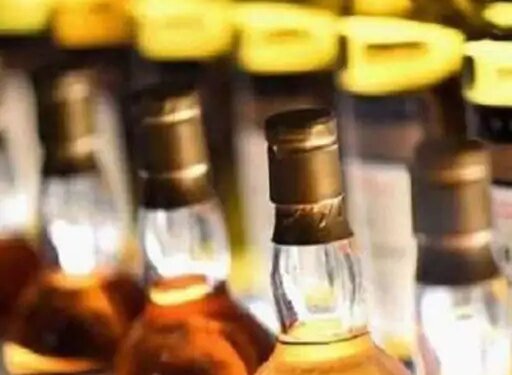 नकली होलोग्राम लगाकर छत्तीसगढ़ में बिक रही शराब:राजनांदगांव से महासमुंद और कांकेर तक कार्रवाई; MP-हरियाणा-उत्तराखंड की शराब भी मिली, लेबल-बोतलें बरामद