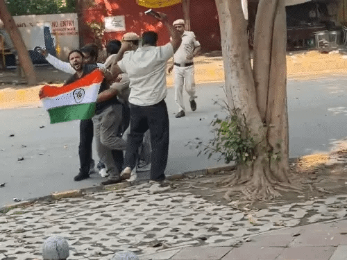 आशुतोष रांका और सौरव दास जंतर-मंतर से हिरासत में:सरकार ने कल से ही यहां प्रोटेस्ट बैन किया, CJP नेता बोले- प्रदर्शन यहीं करेंगे