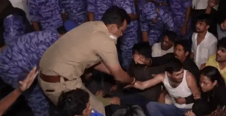दिल्ली पुलिस ने NSUI अध्यक्ष को हिरासत में लिया:कार्यकर्ताओं पर हमले में FIR की मांग को लेकर प्रदर्शन; दो दिन पहले राहुल ने ये मुद्दा उठाया